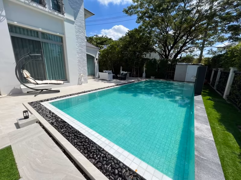 5 Bedroom House For Sale in Khlong Song Ton Nun, Lat Krabang, Bangkok - Image 2