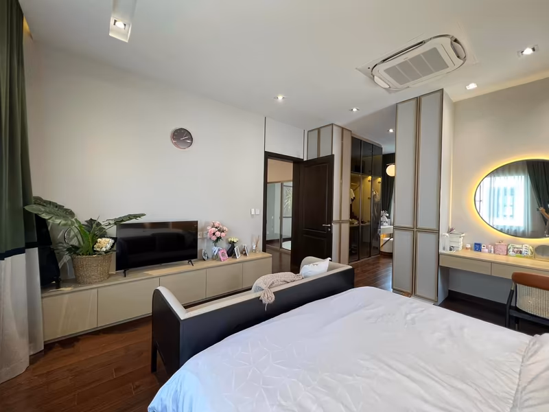 5 Bedroom House For Sale in Khlong Song Ton Nun, Lat Krabang, Bangkok - Image 4