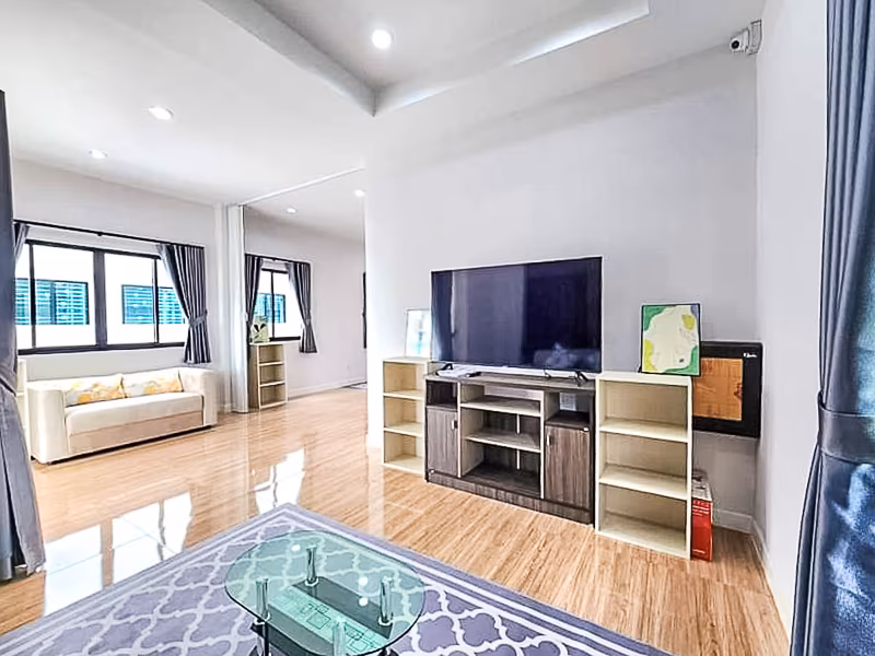 4 Bedroom House For Rent in Ban Waen, Hang Dong, Chiang Mai - Image 2