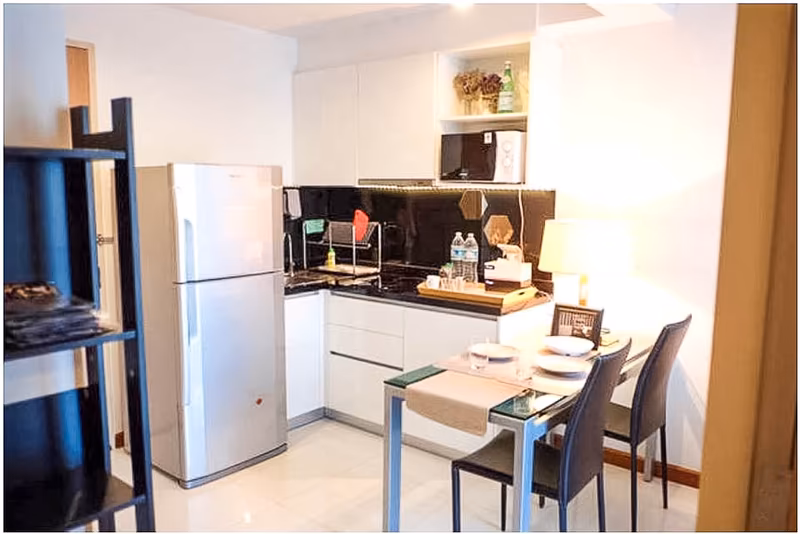 Le Cote Thonglor 8 - Image 2