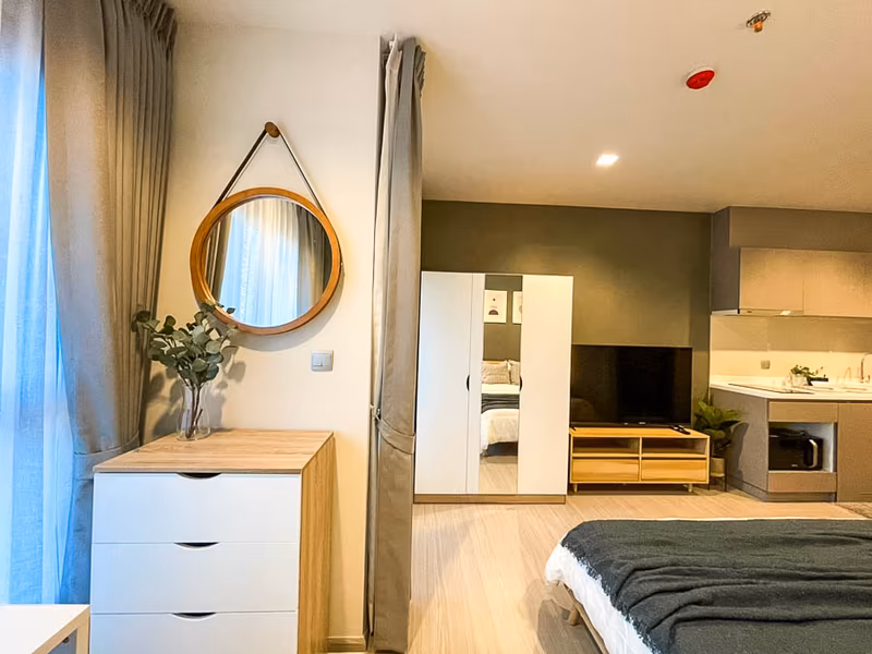 properties%2F08hndkbxOns3ZxInIeo1%2Fimages%2Fstudio-for-rent-in-din-daeng-10-low-res.avif