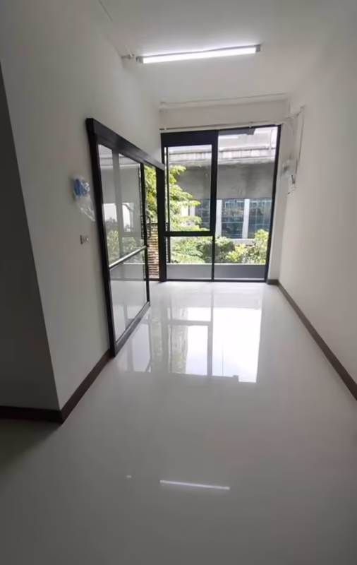 Retail Space For Rent in Bowon Niwet, Phra Nakhon, Bangkok - Image 3