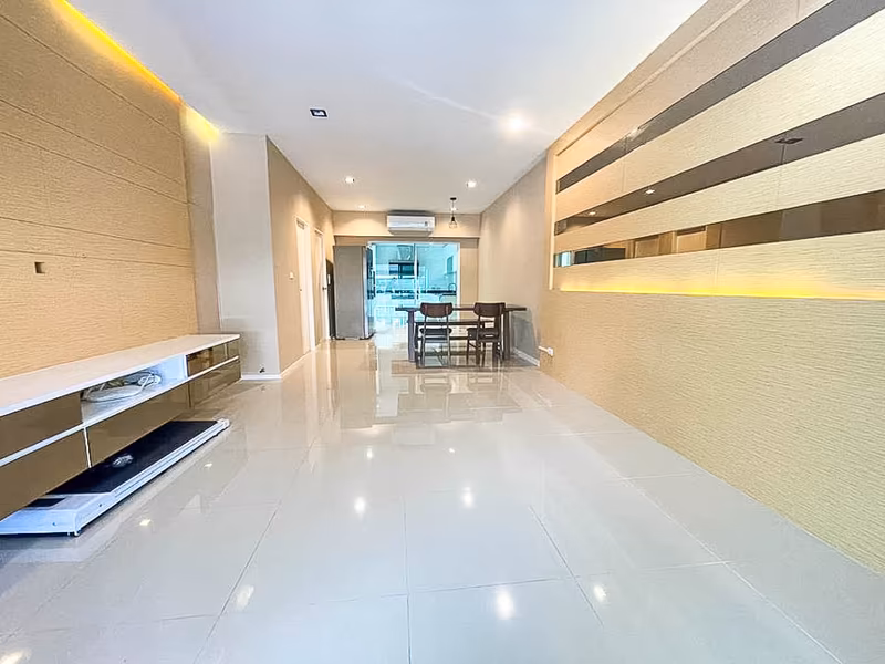 3 ห้องนอน ทาวน์เฮาส์ สำหรับขาย ใน สวนหลวง, สวนหลวง, กรุงเทพมหานคร - Image 2