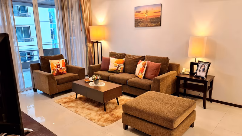 Piyathip Place Serviced Apartment - Image 1