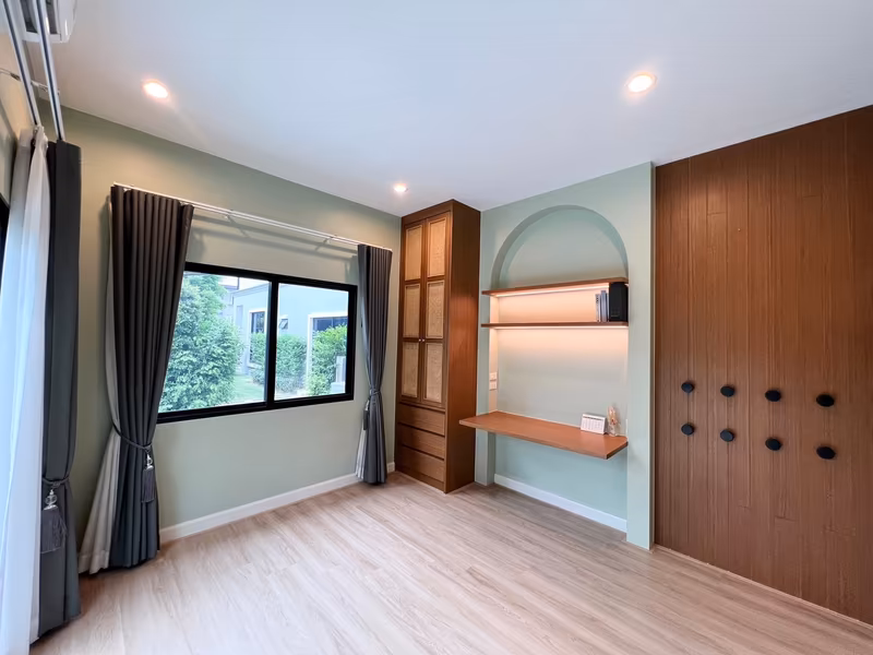 5 卧室 独立房屋 出售 在 - Image 9