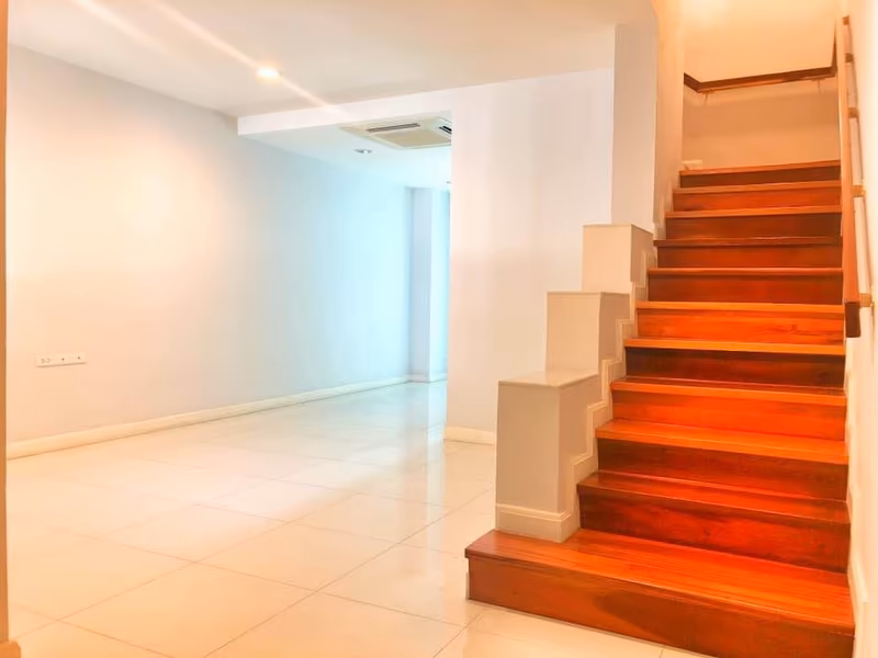 2 Bedroom Townhouse For Rent in Khlong Tan Nuea, Vadhana, Bangkok - Image 2