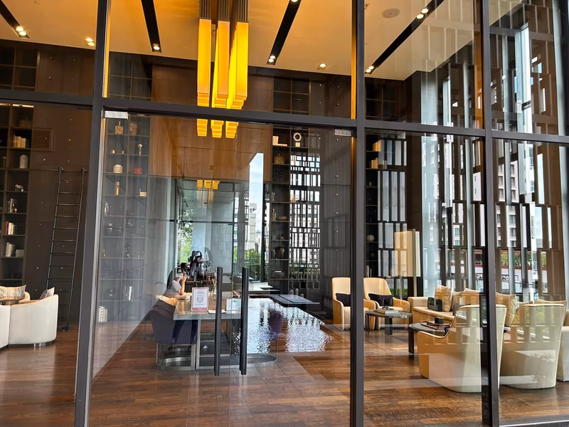 1 Bedroom Condo For Rent in Khlong Tan Nuea, Vadhana, Bangkok - Image 2