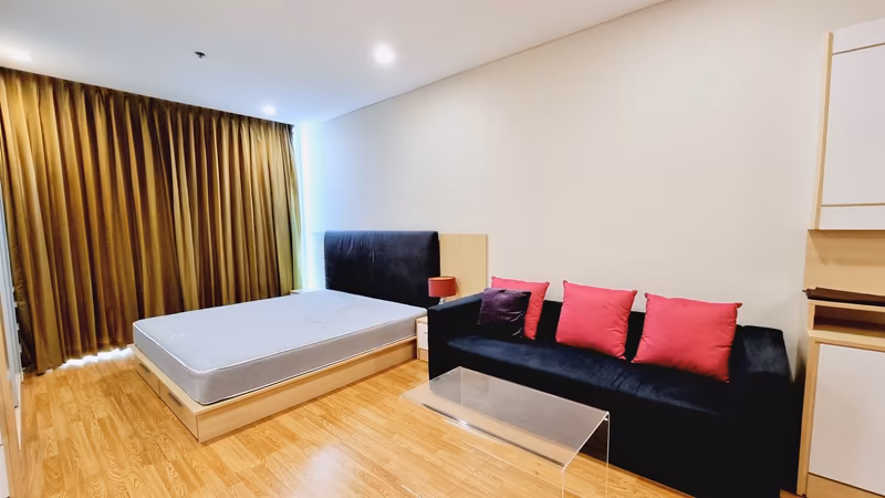 Le Luk Condominium - Image 1