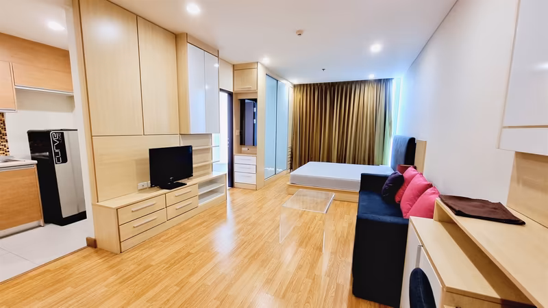 Le Luk Condominium - Image 2