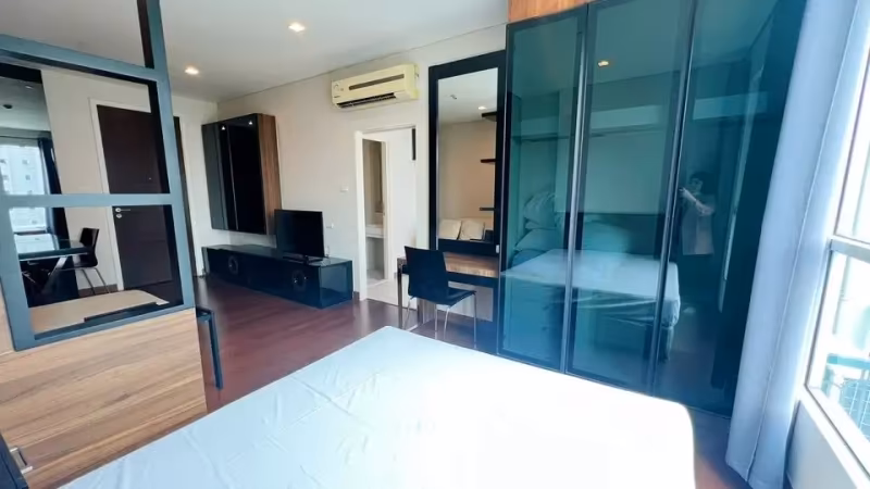 Ivy Thonglor 23 - Image 1