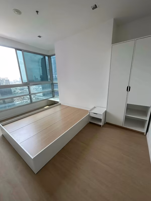 Sathorn House - Image 2
