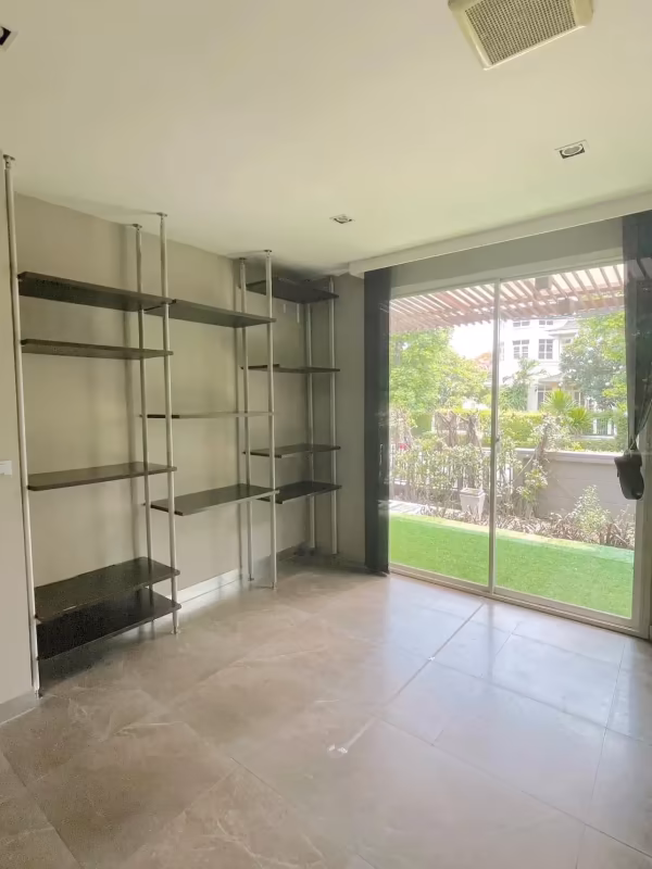 4 Bedroom House For Sale in Bowon Niwet, Phra Nakhon, Bangkok - Image 4