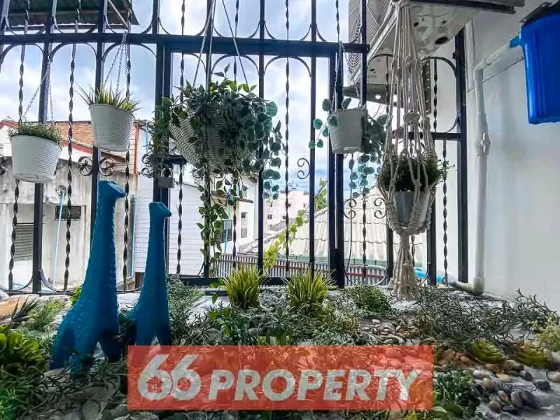 City House Condo - Image 11