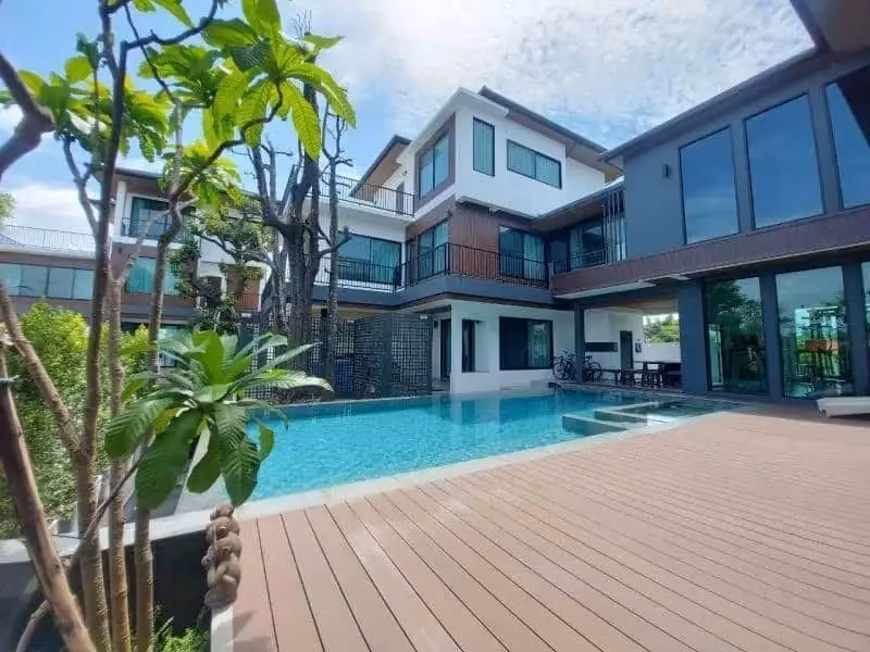 9 Bedroom House For Sale in San Phisuea, Mueang Chiang Mai, Chiang Mai - Image 4