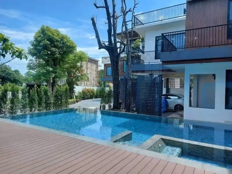 9 Bedroom House For Sale in San Phisuea, Mueang Chiang Mai, Chiang Mai - Image 5