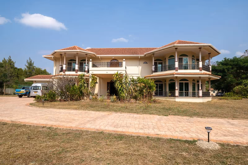 5 Bedroom House For Sale in Makhun Wan, San Pa Tong, Chiang Mai - Image 1