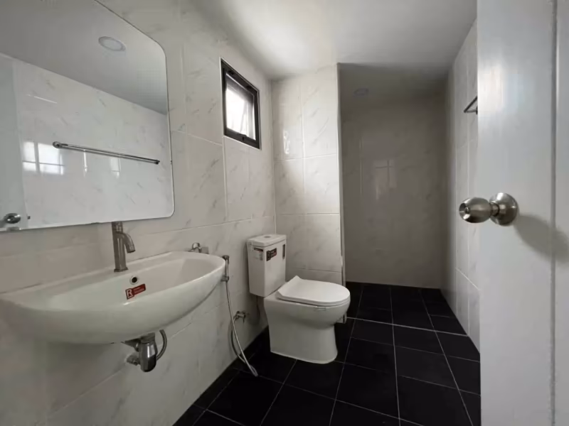3 卧室 独立房屋 出售 在 - Image 7