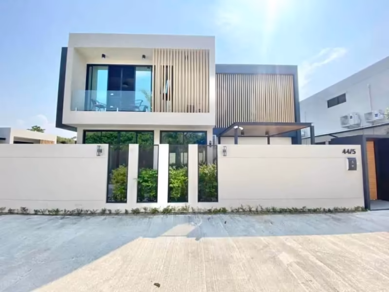 5 Bedroom House For Sale in San Phak Wan, Hang Dong, Chiang Mai - Image 1