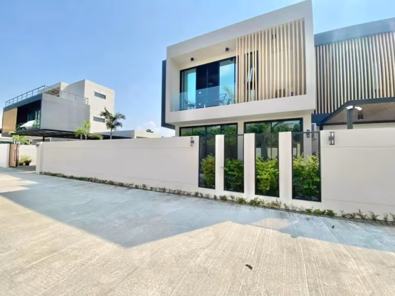 5 Bedroom House For Sale in San Phak Wan, Hang Dong, Chiang Mai - Image 2