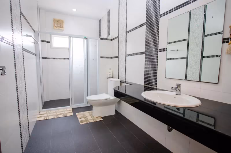 6 Bedroom House For Sale in San Phisuea, Mueang Chiang Mai, Chiang Mai - Image 10