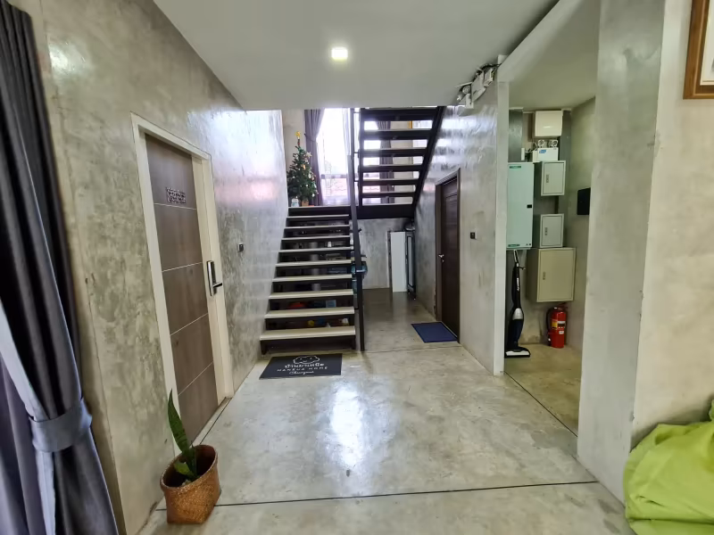 6 卧室 独立房屋 出租 在 - Image 7