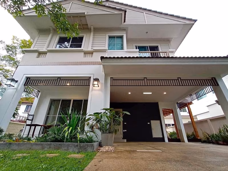 Land and Houses Park San Sai - Image 1