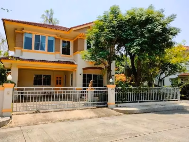 Land and Houses Park San Sai - Image 1