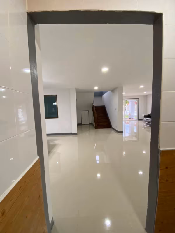 5 卧室 独立房屋 出售 在 - Image 5