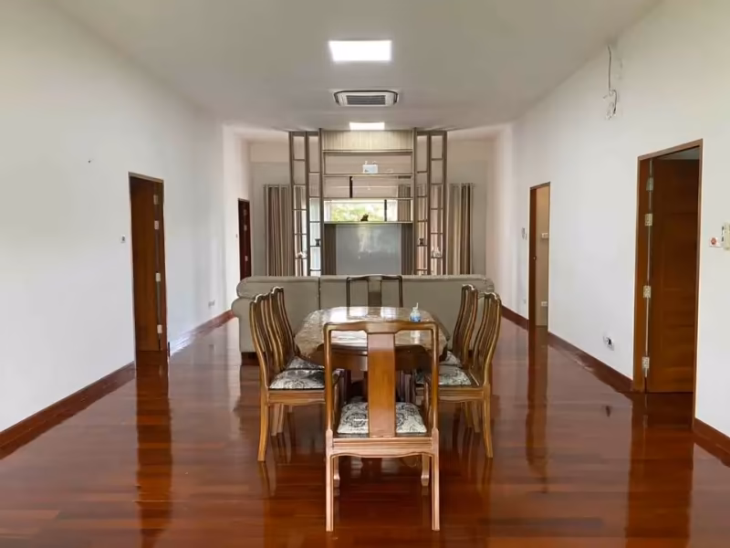 4 卧室 独立房屋 出售 在 - Image 1