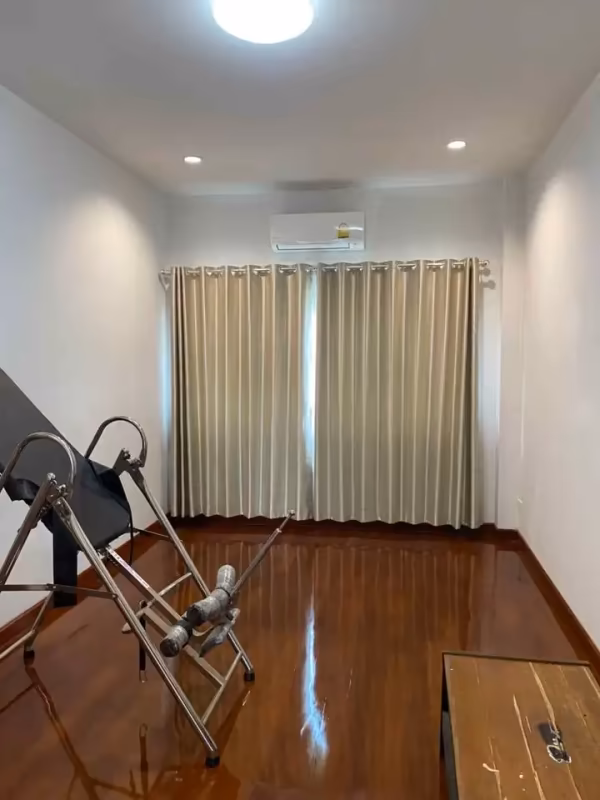 4 卧室 独立房屋 出售 在 - Image 2