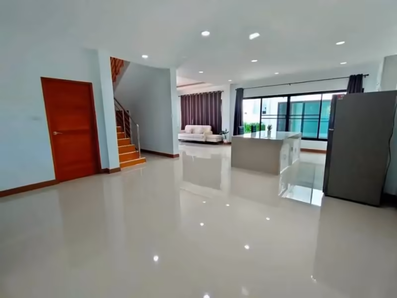 4 卧室 独立房屋 出租 在 - Image 3