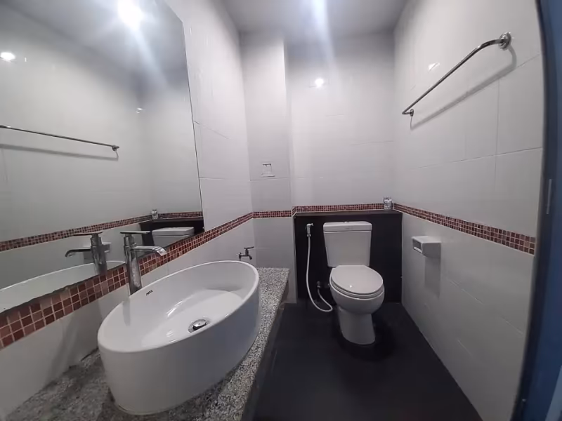 3 卧室 独立房屋 出租 在 - Image 4