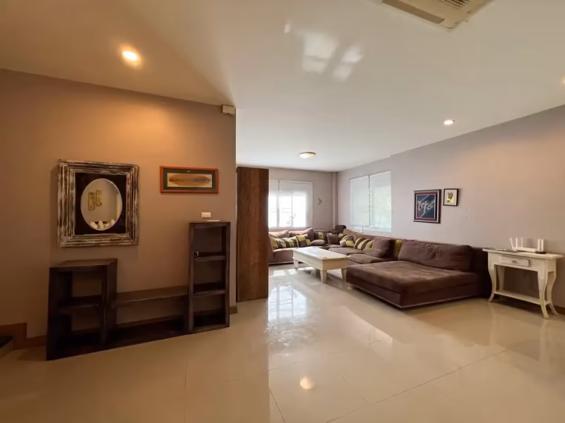 4 卧室 独立房屋 出租 在 - Image 15