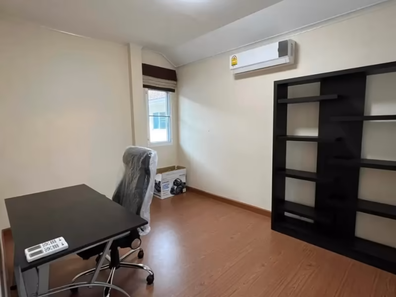 3 卧室 独立房屋 出租 在 - Image 3