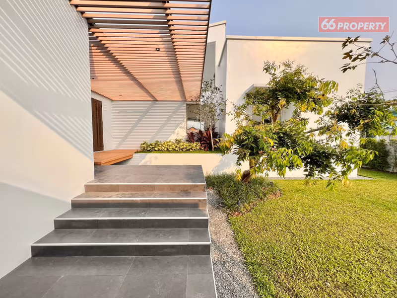 properties%2F6598%2Fimages%2Fsmart-pool-villa-in-luxury-modern-style-12-low-res.avif