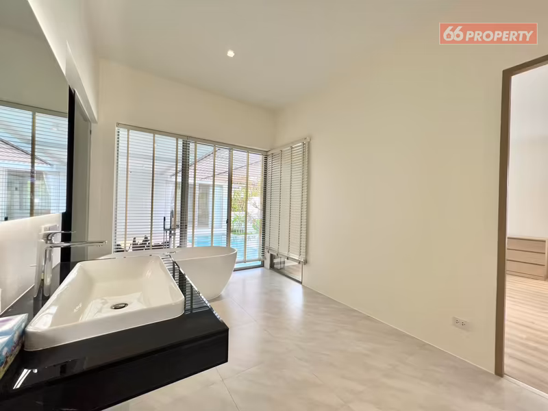properties%2F6598%2Fimages%2Fsmart-pool-villa-in-luxury-modern-style-16-low-res.avif