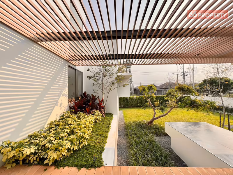 properties%2F6598%2Fimages%2Fsmart-pool-villa-in-luxury-modern-style-34-low-res.avif