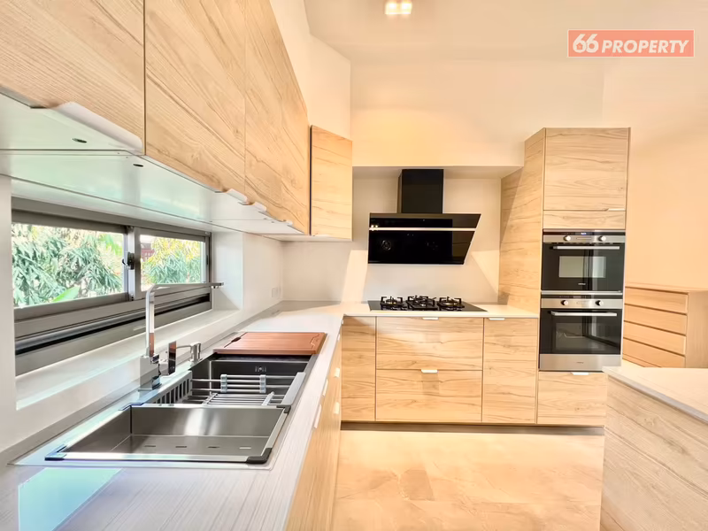 properties%2F6598%2Fimages%2Fsmart-pool-villa-in-luxury-modern-style-38-low-res.avif
