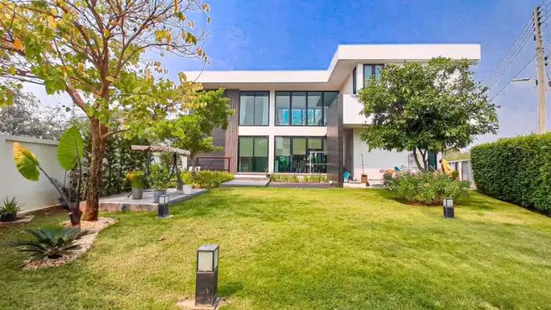 5 Bedroom House For Sale in Ban Waen, Hang Dong, Chiang Mai - Image 2