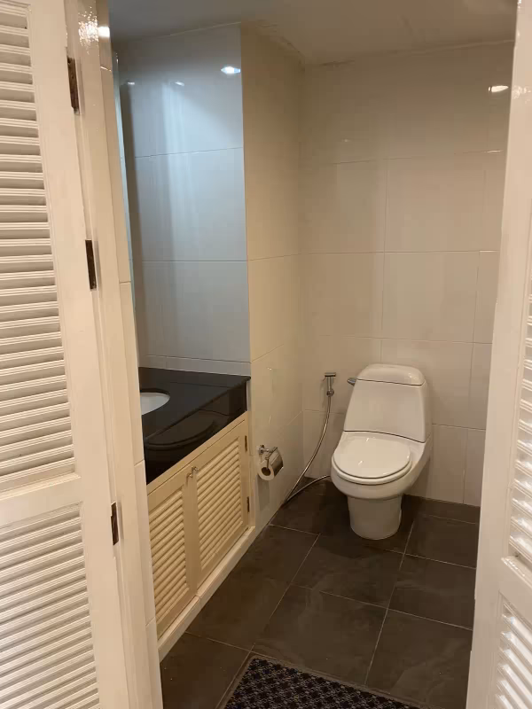 Riverside Condo - Image 9