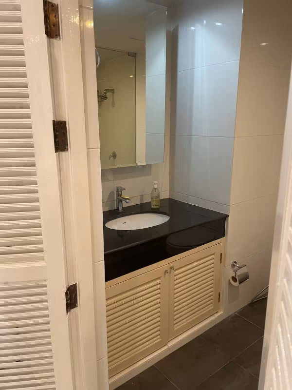 Riverside Condo - Image 10