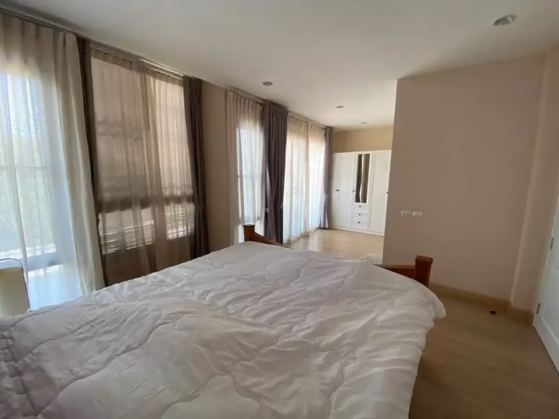 Pillow 142 - Image 10