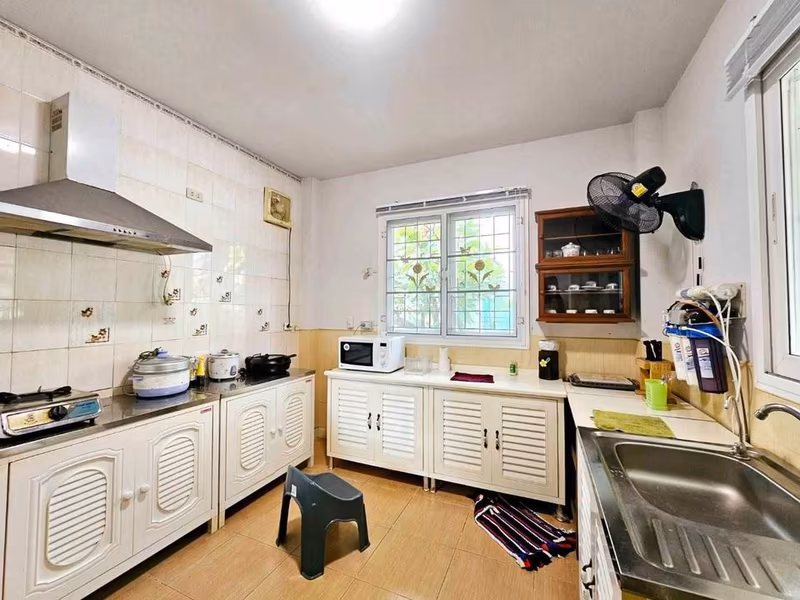 Home in Park - Image 8