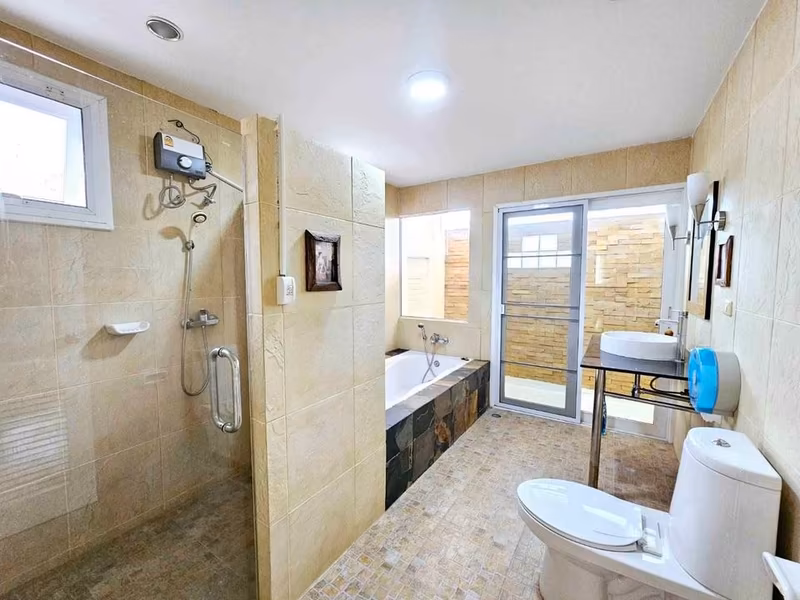 Home in Park - Image 15