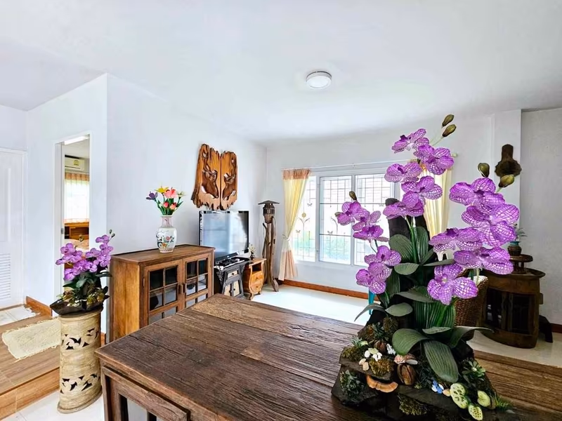 Home in Park - Image 3