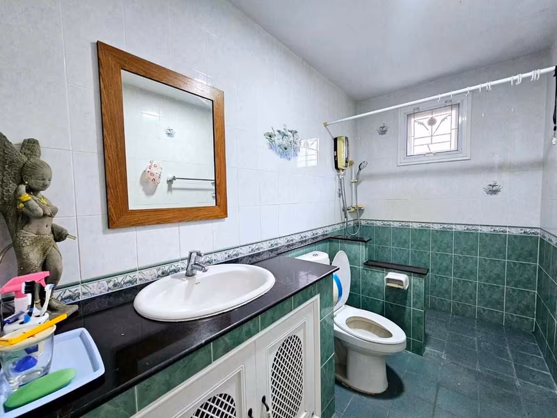 Home in Park - Image 5