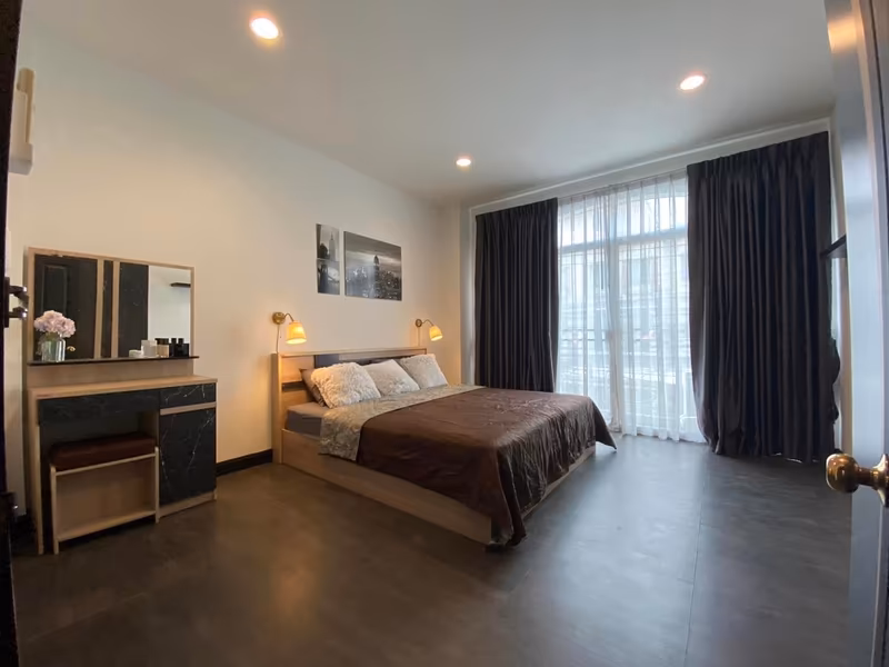 3 Bedroom House For Rent in Hua Mak, Bang Kapi, Bangkok - Image 2