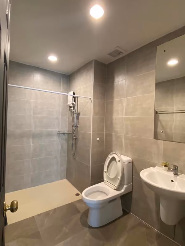 3 Bedroom House For Rent in Hua Mak, Bang Kapi, Bangkok - Image 4