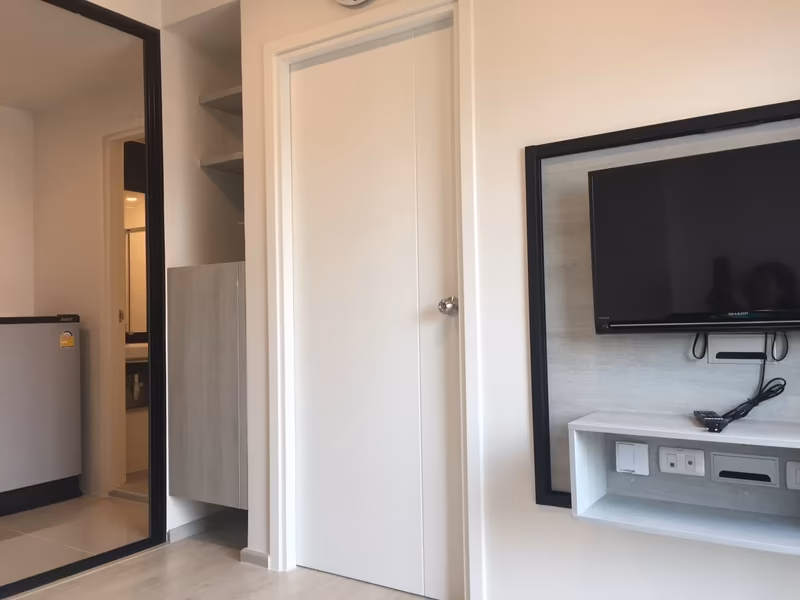 Escent Condo - Image 4
