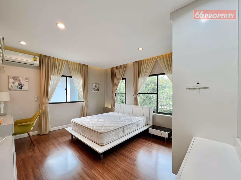 Vararom Premium City Hall - Image 1